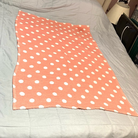 GARNET HILL Pink Peach with White Polka Dots Quilted Blanket Bedspread for Baby - Picture 7 of 9